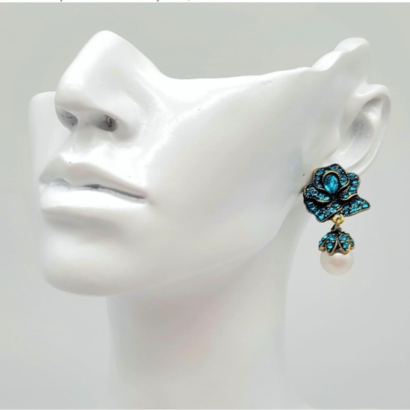 Heidi Daus Blue Topaz Swarovski Crystal Rosebud Drop Earrings with White Pearls - Picture 6 of 8